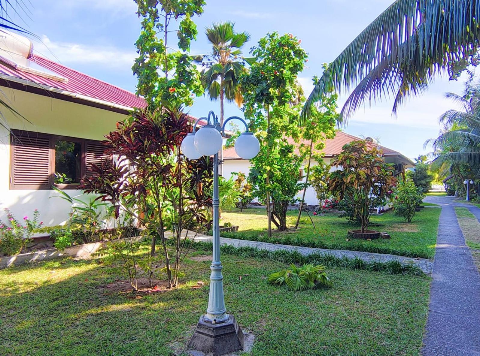 The Islander Hotel Grand Anse  Bagian luar foto